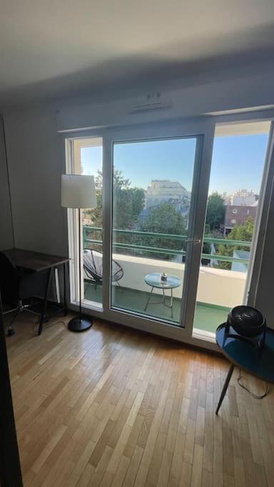 Beau Spacieux Et Calme Dans De Standing Apartment *